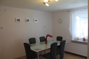 a dining room with a table and chairs at Ferienhaus Landsberg Am Lech in Landsberg am Lech