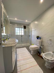 Cantinho Verde T3 tesisinde bir banyo