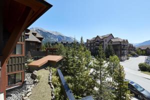 Gallery image of Sunset Ridge - Luxurious Corner Condo - Spectacular Mt Views with open Pool! in Canmore