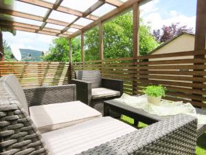 A seating area at Böhmerwald Pur2