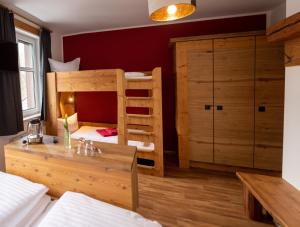 Postel nebo postele na pokoji v ubytování Berghotel Bärenstein