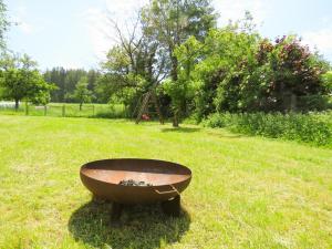 Ein Garten an der Unterkunft Böhmerwald Pur2 mit Sauna