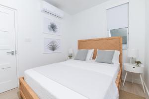 Postel nebo postele na pokoji v ubytování Garden Grove