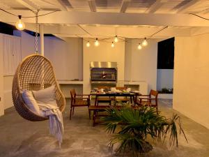 Imagen de la galería de Luxury Home with Stunning Views and Solar Power, en St Francis Bay