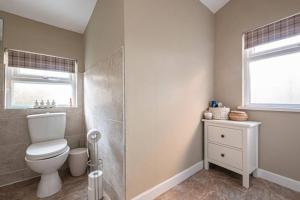 Koupelna v ubytování Cliff Garden, Close to Sea + 12 fotografií