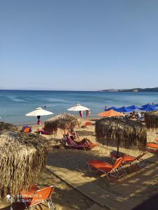 Fotografia z galérie ubytovania Villa Panorama Michalis Haikos two minutes walk to the beach Peroulia v destinácii Kómboi