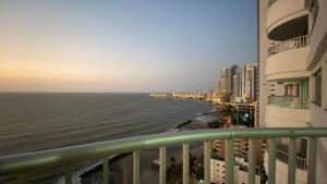 En balkon eller terrasse på Apartamento con vista al mar piso 19 Bocagrande