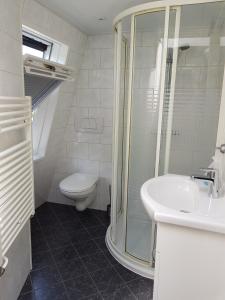 Koupelna v ubytování Kustverhuur, Park Schoneveld, Zeester 64