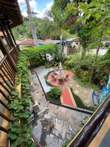 Vila Pequeá Pousada Ilhabela外面的花园