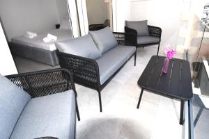 a living room with chairs and a couch and a table at Dubrovnik Icy Guest House in Dubrovnik
