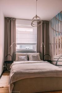 Posteľ alebo postele v izbe v ubytovaní MiłoMi Apartamenty Kołobrzeg