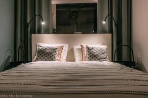Posteľ alebo postele v izbe v ubytovaní MiłoMi Apartamenty Kołobrzeg