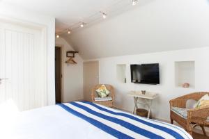 A bed or beds in a room at Nearwater 