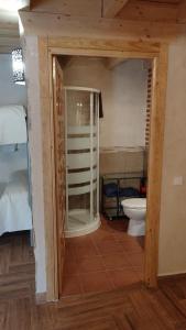 Vonios kambarys apgyvendinimo įstaigoje Casa Rural Baños de la Reina con piscina climatizada