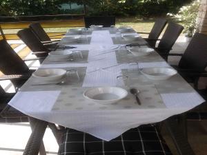 Reštaurácia alebo iné gastronomické zariadenie v ubytovaní Holiday home in Balatonföldvar 36529