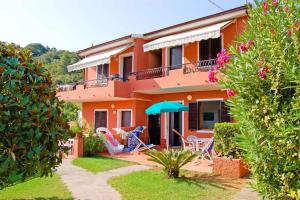 A garden outside Apartments in Capoliveri - Insel Elba 23660