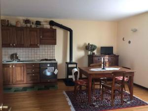 Køkken eller tekøkken på Apartment Madonna Del Sasso - Piemont 22867