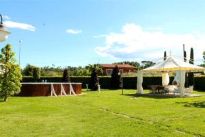Vonkajšia záhrada v ubytovaní Holiday home in Montecarlo Lucca 23964