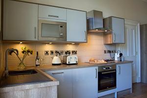 Dapur atau dapur kecil di Wallace View Apartment +22 gambar