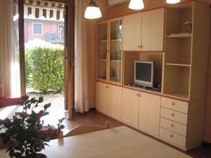 Televízia a/alebo spoločenská miestnosť v ubytovaní Studio in Lazise/Gardasee 21938