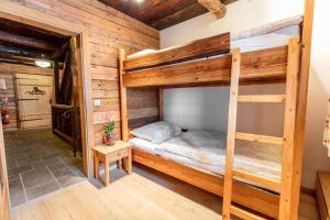 Łóżko lub łóżka w pokoju w obiekcie Holiday Homes in Rennweg am Katschberg 47