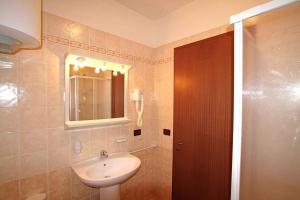 Ένα μπάνιο στο Apartments in Caorle 24705 +17 φωτογραφίες