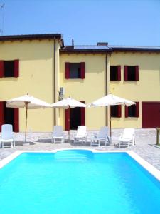 The swimming pool at or close to Apartments in Ariano nel Polesine 24954