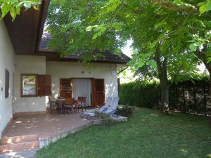 Fotografia z galérie ubytovania Holiday home Vonyarcvashegy/Balaton 31295 v destinácii Vonyarcvashegy
