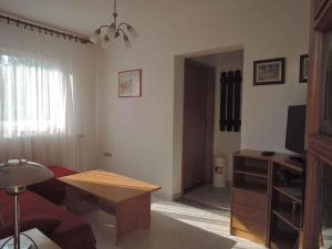 Televízia a/alebo spoločenská miestnosť v ubytovaní Holiday home in Lovran 15113