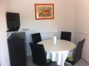 Televízia a/alebo spoločenská miestnosť v ubytovaní Apartment in Lopar - Insel Rab 36121