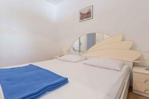 Postel nebo postele na pokoji v ubytování Apartments in Bol/Insel Brac 5963