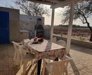 A balcony or terrace at Holiday home in Portopalo 35405