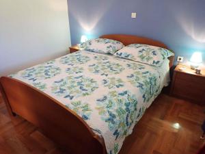Postel nebo postele na pokoji v ubytování Apartment in Jasenice 35406