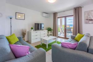 Televízia a/alebo spoločenská miestnosť v ubytovaní Apartment in Crikvenica 34973