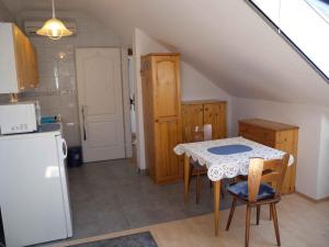 Η κουζίνα ή μικρή κουζίνα στο Apartment Zalakaros 6