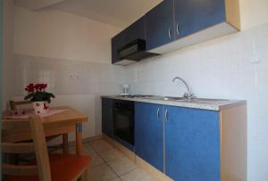 Ett kök eller pentry på Apartment in Porec/Istrien 10332