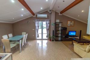 Fotografia z galérie ubytovania Apartment in Kampor/Insel Rab 33789 v destinácii Kampor + 16 fotografií