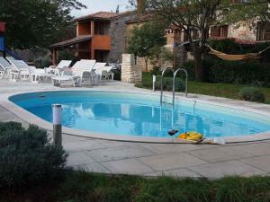 Bazén v ubytování Holiday home in Dignano nebo v jeho okolí