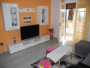 TV a/nebo společenská místnost v ubytování Apartment in Crikvenica 5485