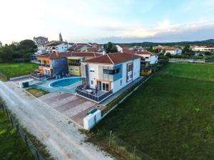 Fotografie z fotogalerie ubytování Apartment near Dusan Dzamonja Sculpture Park in Fontane v destinaci Funtana