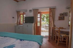 a bedroom with a bed and a table and a kitchen at Apartments in Veli Losinj 33624 in Veli Lošinj