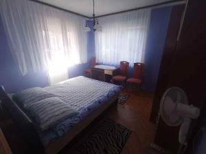 Postel nebo postele na pokoji v ubytování Apartment in Crikvenica 5484