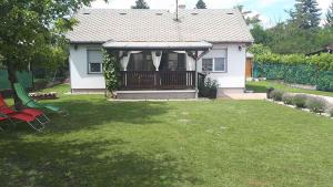 A garden outside Holiday home in Balatonfenyves 27939