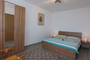 Postel nebo postele na pokoji v ubytování Apartments in Silo/Insel Krk 13454