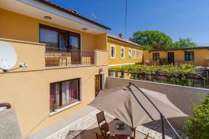 Το κτήριο όπου στεγάζεται  η παραθεριστική κατοικία