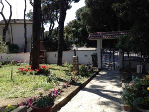 Κήπος έξω από το Two-Bedroom Apartment in Rosolina Mare - Venetien 25037