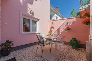 Balkón nebo terasa v ubytování Two-Bedroom Apartment in Crikvenica XCVII