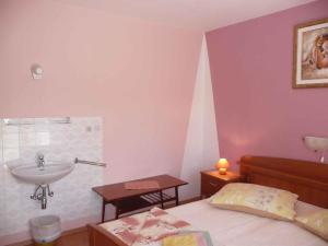 Fotografia z galérie ubytovania Three-Bedroom Apartment in Kampor I v destinácii Kampor