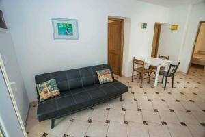 Fotografia z galérie ubytovania Two-Bedroom Apartment in Porec V v Poreči