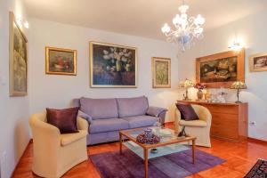 Posezení v ubytování Holiday home in Podstrana 7300